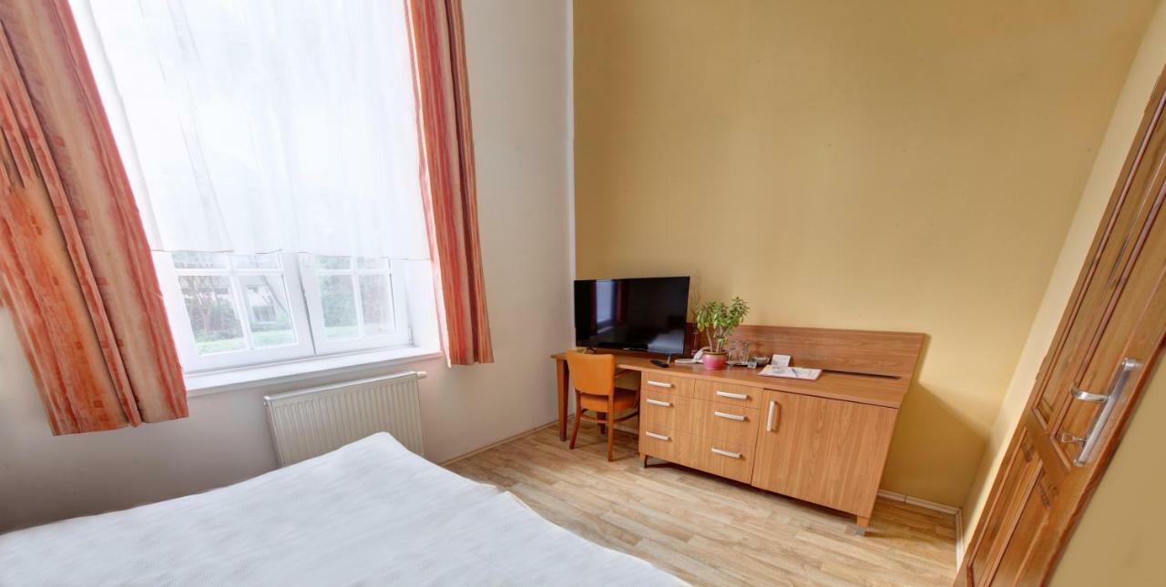 Penzion Tillerova Vila Lázně Bohdaneč Екстериор снимка