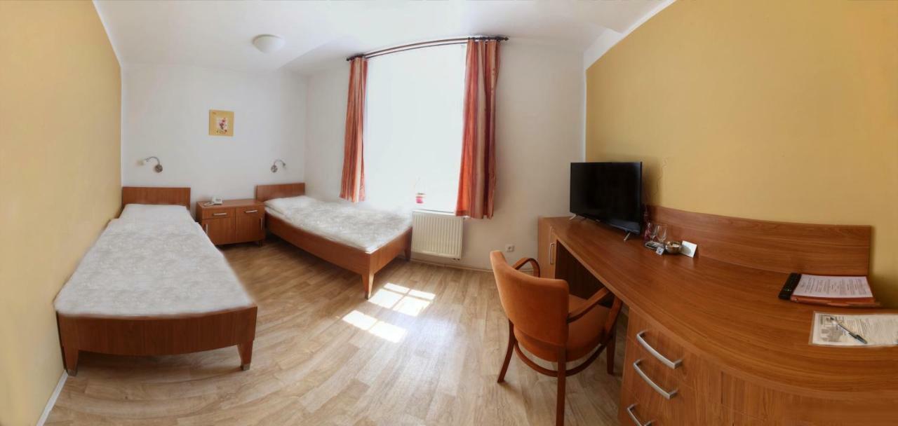 Penzion Tillerova Vila Lázně Bohdaneč Екстериор снимка